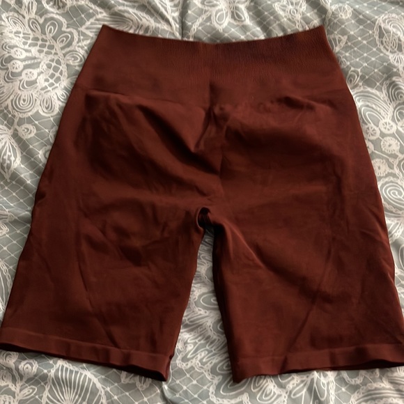 Alphalete Amplify Biker Shorts in Copper - Picture 5 of 5